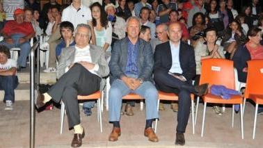 Enrico Cerri, al centro, tra Mauro Guglielmi e Paolo Barabino e, a fianco, una panoramica dello stadio Loris Rossetti