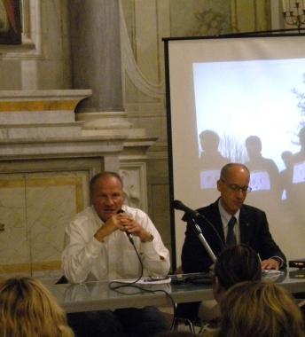 Un gruppo di ragazzi in palestra  