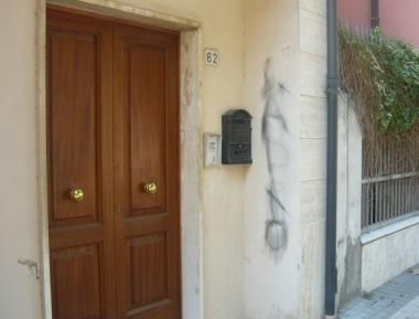 <b>SCRITTE.</b> Contro il presidente 