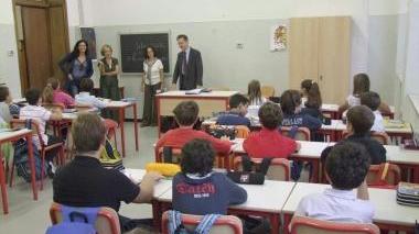 Alunni delle medie durante il primo giorno di scuola
