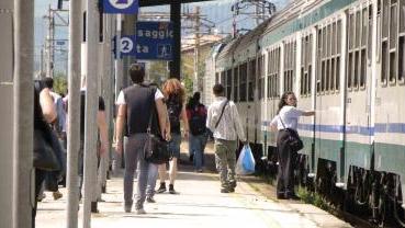 TRENI - ARRIVI E PARTENZE