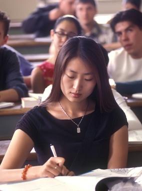I migranti tornano sui banchi di scuola