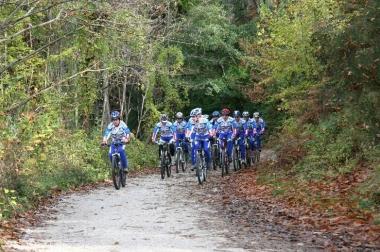 Una gara di mountain bike 