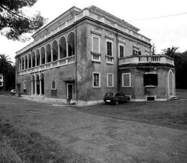La Villa in degrado in una vecchia foto 