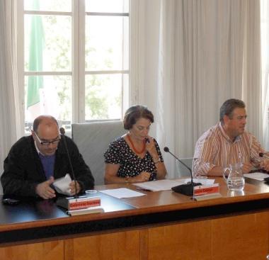 Il momento della firma dellintesa tra Comune e Provincia 