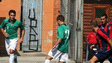 Un’azione del derby tra Tuttocuoio e Ponsacco al primo turno