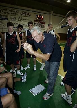 Coach Massimo Angelucci deve far fronte ai problemi di infortuni 