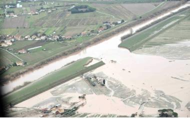 Una immagine dellargine crollato a Nodica dopo lalluvione del dicembre 2009 