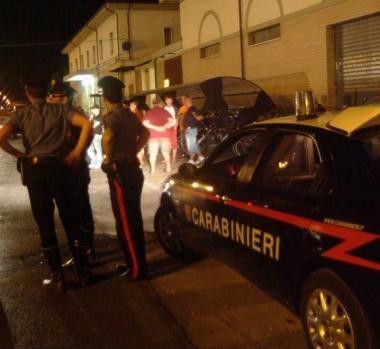 Carabinieri durante un controllo    