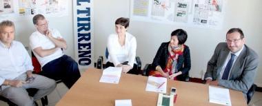 Da sinistra Andrea Berardinelli, Luca Bianciardi, Rosa La Mantia, Monica Calamai e Luca Lavazza. Lo staff &egrave; stato ospite della redazione del Tirreno. 