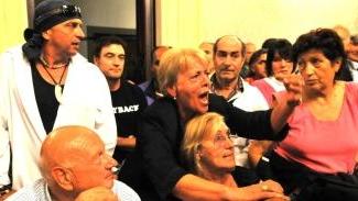 <b>DISCARICA DEL LIMONCINO </b>La rabbia di alcuni cittadini del comitato durante la seduta in consiglio comunale dell’altra notte: il dietro-front di Comune e Provincia non li ha convinti