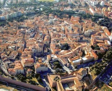 <b>CENTRO STORICO.</b> Le quotazioni delle case tengono 