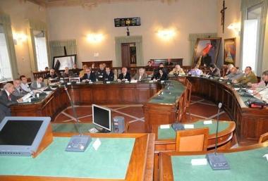 Una seduta del consiglio comunale a Palazzo Santini  