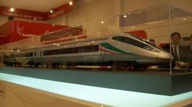 Il modellino del V300 Zefiro esposto alla fiera di Berlino