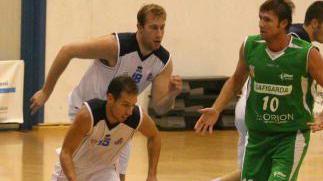 Un match della scorsa stagione del Basket Cecina