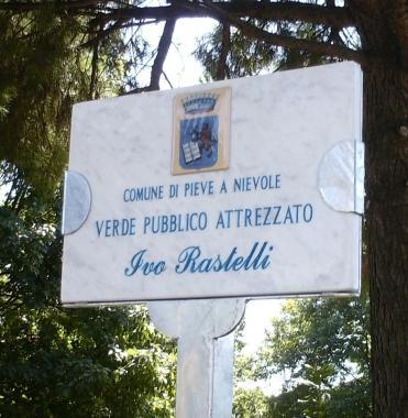 La targa in ricordo di Ivo Rastelli 