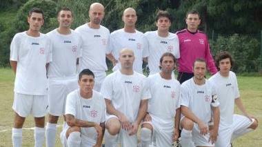<b>PONTELUNGO.</b> La squadra di Terza categoria allenata da Scannerini