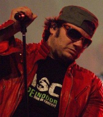 Simone Marigliani durante un concerto   