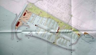 A sinistra una veduta della zona da Marina di Carrara verso Massa dove &egrave; previsti il porto turistico fra Carrione e Lavello 