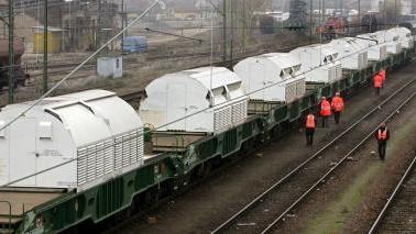 Un treno che trasporta scorie nucleari