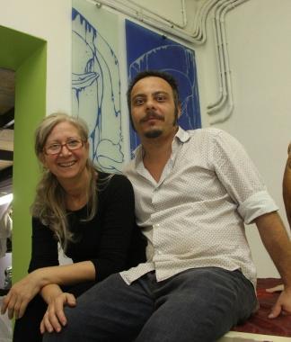 Angela Ciccarello nel suo laboratorio artigiano che ospiter&agrave; la mostra 