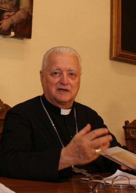 Il vescovo Gastone Simoni  