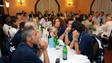 Un momento della cena e (sotto) la nuova arrivata Maria Luisa Elli