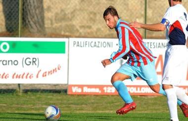 Il difensore Lorenzo Tafi in azione 