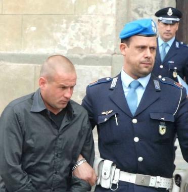 Andrea Falaschi alluscita dal tribunale 