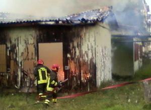 Danno fuoco alla casa degli amici della Zizzi