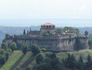 La Fortezza di Sarzanello dove si svolgeranno i corsi    