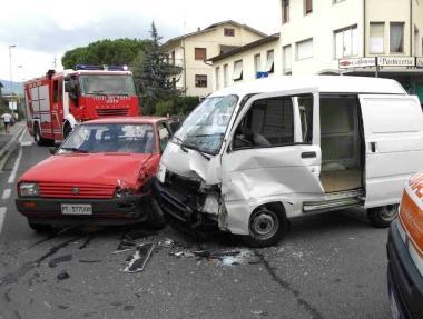 Prigioniero nel furgone dopo lo scontro