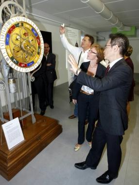 Nella foto orizzontale a sinistra Pagliai e sopra lOrologio dei pianeti 