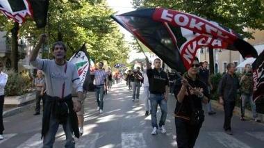 Un momento del corteo di Forza Nuova Sotto, il presidio antifascista in piazza Liberazione