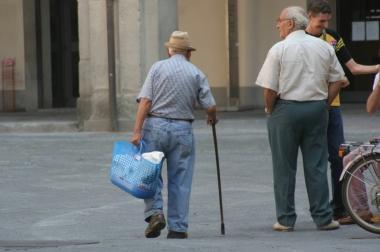 Anziani in strada 
