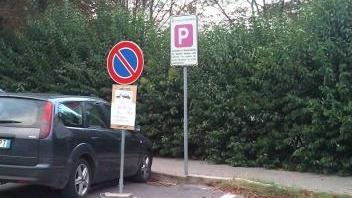 Uno dei parcheggi rosa per neomamme e donne incinte