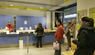 In attesa del proprio turno allufficio postale 