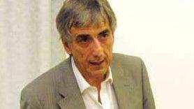 Il sindaco Simoncini e in alto il vecchio ambulatorio