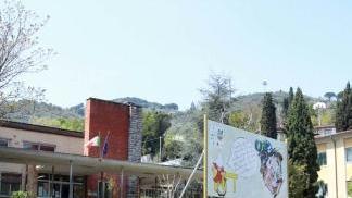 Il complesso scolastico di Valchiusa in via Sismondi al centro di polemiche sulla sicurezza