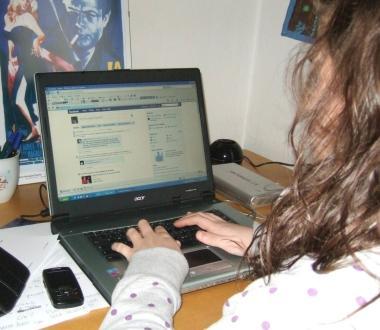 «Picchiamo i vigili», denunciato per istigazione