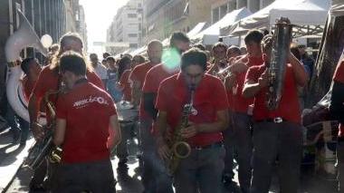LIVORNO. Migliaia di livornesi hanno invaso via Grande per il mercato di inizio autunno, ...