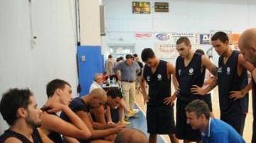 Un time-out di coach Giuseppe Piazza durante una partita (Vip)
