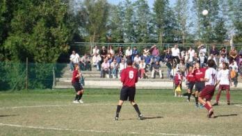 <b>PECCATO. </b>Una fase a centrocampo del match tra Forcoli e Picchi