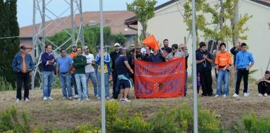 Una parte dei tifosi arancioni ha seguito la gara in un terreno vicino allo stadio 