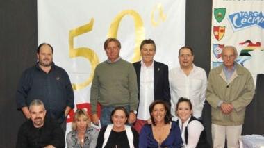 Una bella carrellata di foto dall’album della serata conclusiva della 49ª Targa Cecina: a sinistra il direttivo dell’associazione, con il presidente Lido Franconi e il vice Davide Fiorentini, insieme ai collaboratori, alla speaker storica Barbara Giorgi e al sindaco di Cecina Stefano Benedetti. In alto i protagonisti del rione Marina, vincitore della Targa 2010, e a destra il gruppo delle ragazze dello stesso rione, che festeggiano la storica vittoria conseguita dopo quasi tre lustri