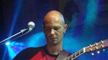 Il chitarrista della Bandabardò Alessandro Finazzo