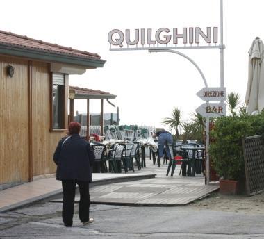 <b>DALLA SPIAGGIA ALLAULA.</b> Il bagno Quilghini 