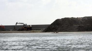 <b>AL TRIANGOLINO.</b> La sabbia dell’escavo in corso