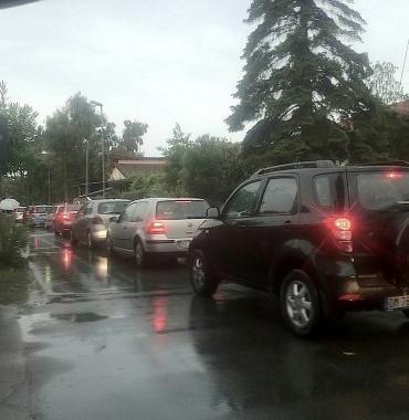 <b>TRAFFICO.</b> La coda al Liceo 