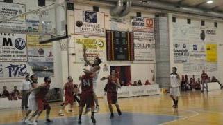Un match del Basket Cecina
